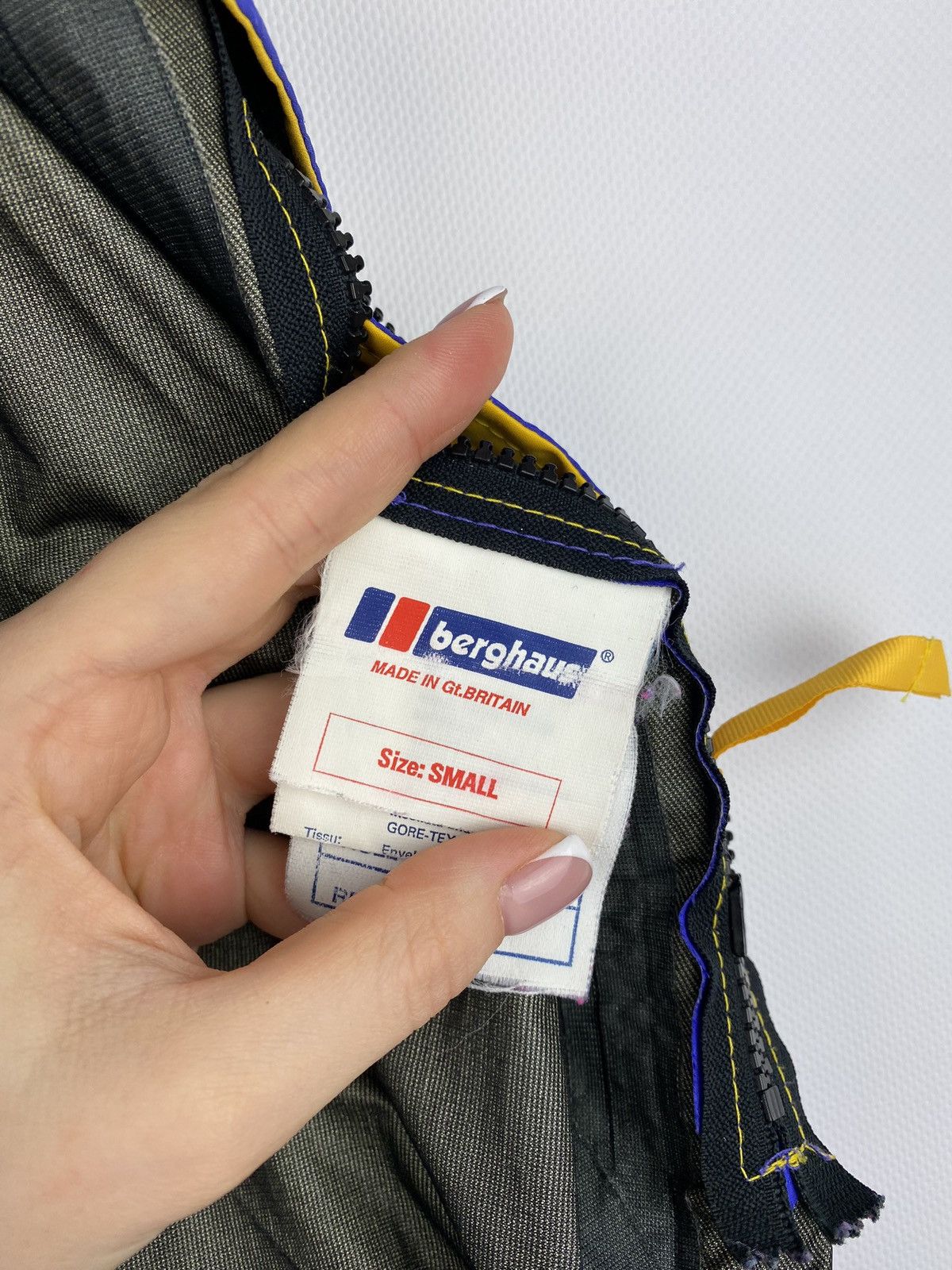 Berghaus × Vintage Berghaus vintage gore Tex thunderflash Jacket size S Size US S / EU 44-46 / 1 - 24 Thumbnail