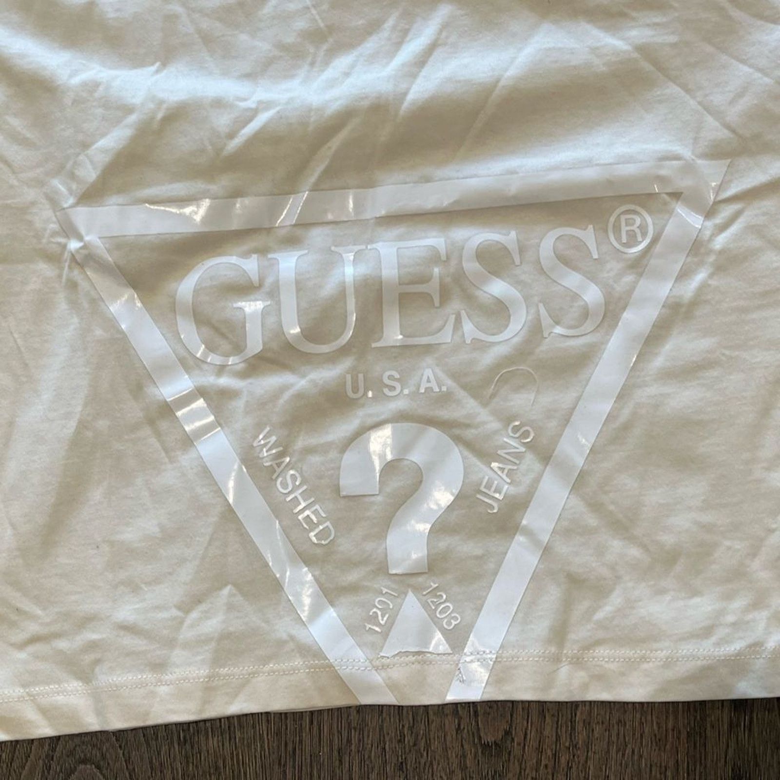 Guess NWOT Guess Light Beige Short Sleeve Crop Top Size M Size M / US 6-8 / IT 42-44 - 2 Thumbnail