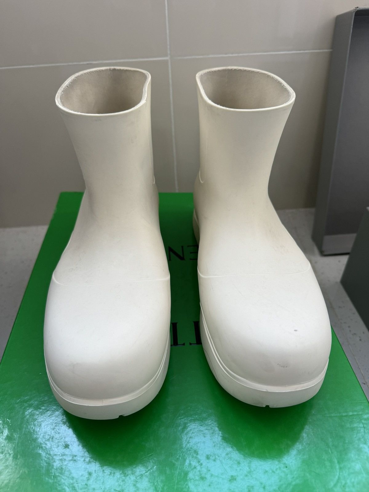 Bottega Veneta Bottega Veneta white puddle boots Size US 10 / EU 43 - 6 Thumbnail