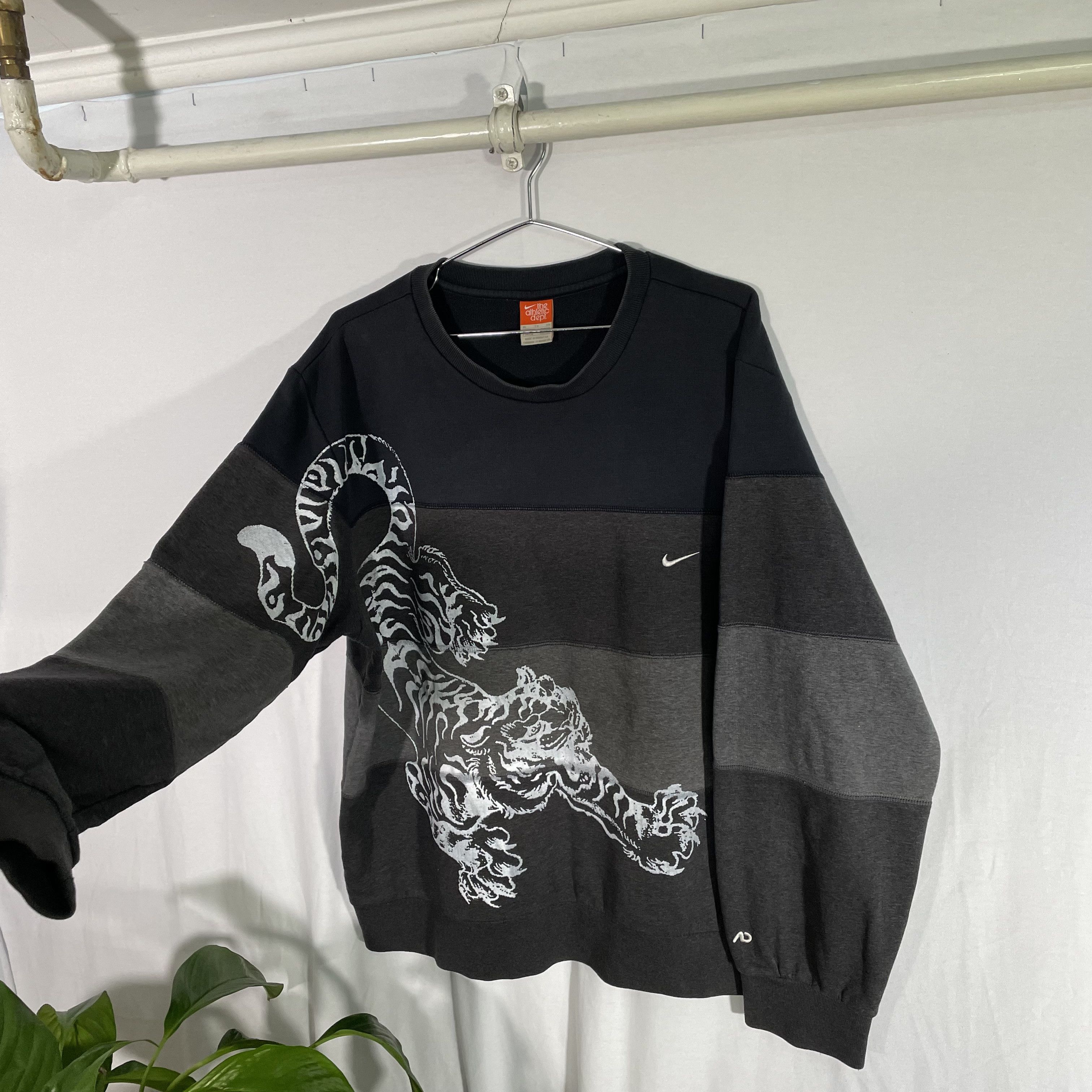 Nike Vintage Custom Nike Tiger Sweatshirt art grunge opium y2k Size US XL / EU 56 / 4 - 4 Thumbnail