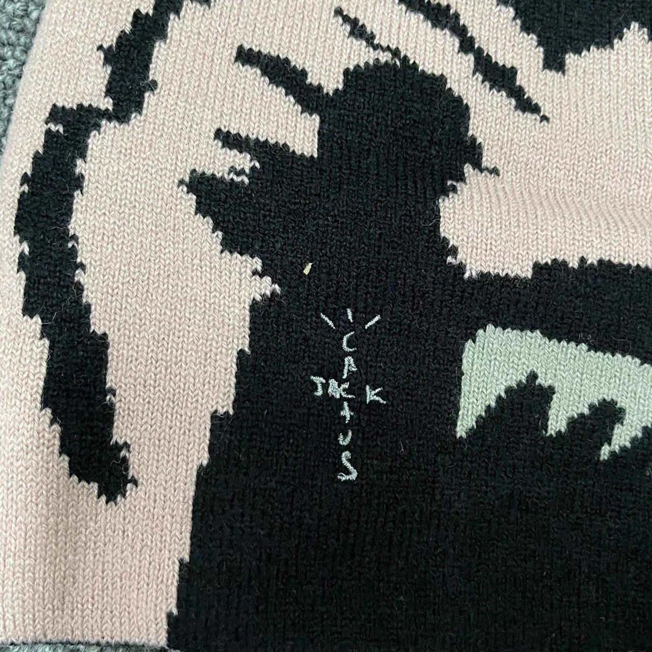 Travis Scott Travis Scott Black-Pink Animal Print Beanie K28 Size ONE SIZE - 3 Thumbnail