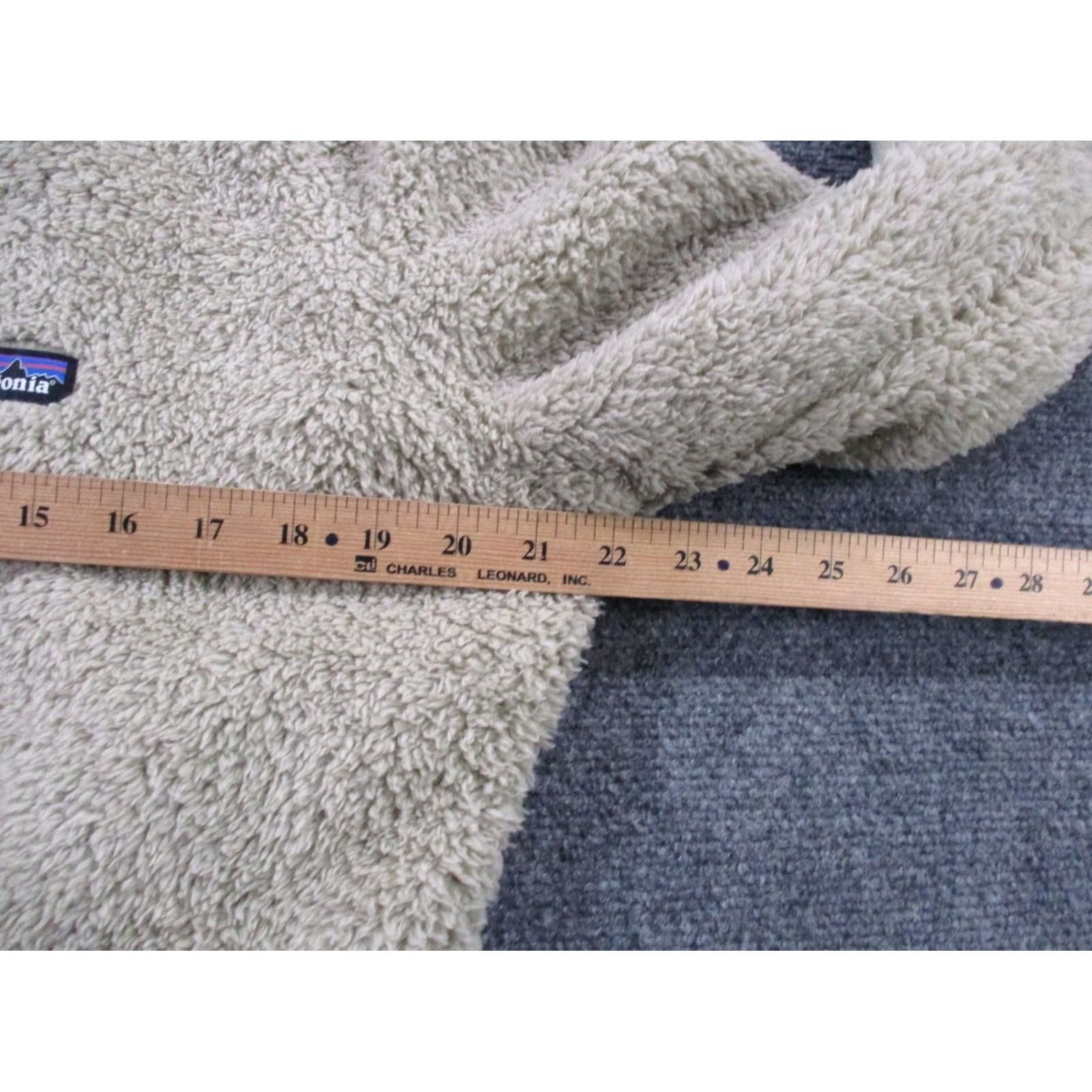 Patagonia Patagonia Jacket Womens XL Beige Windbreaker, Fleece, Full Zip, Pockets, Lightweight, Outdoor, 25211 Womens XL Beige Patagonia Jacket Size XL / US 12-14 / IT 48-50 - 5 Thumbnail