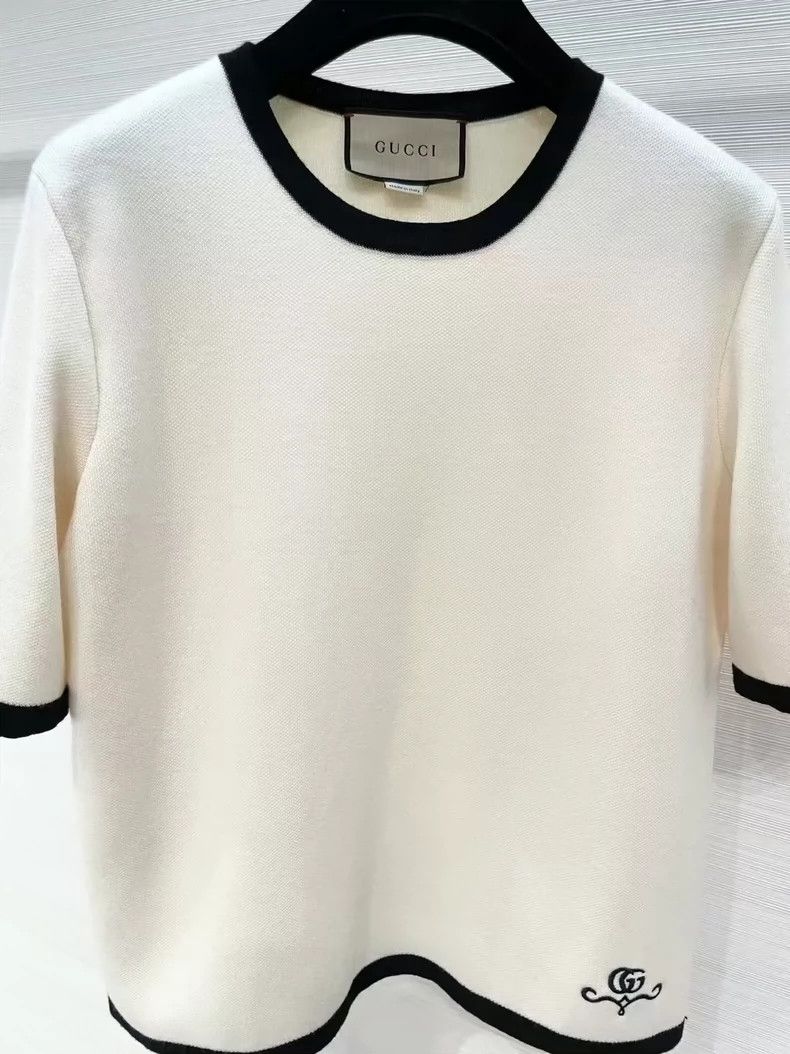 Gucci GucciEmbroidered logo beige knitted short sleeves 2503-Next Size US M / EU 48-50 / 2 - 5 Thumbnail