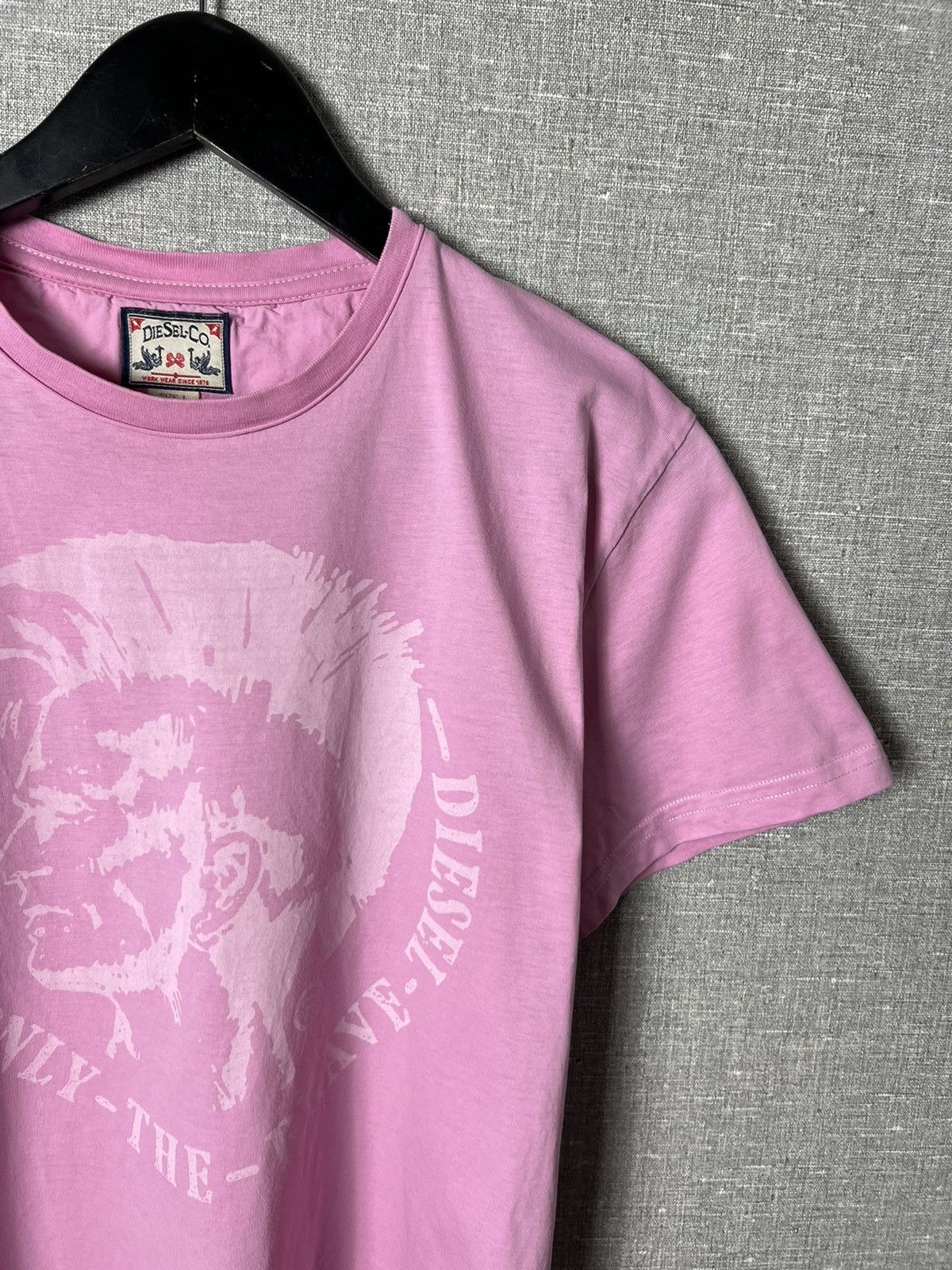 Diesel Rare Vintage Diesel Big Logo Pink Tee Size US L / EU 52-54 / 3 - 3 Thumbnail