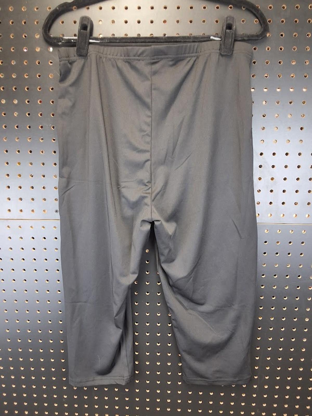 Other Black Women's XL Capri Pants - Comfortable & Stretchy! Size 40" / US 18 - 2 Thumbnail