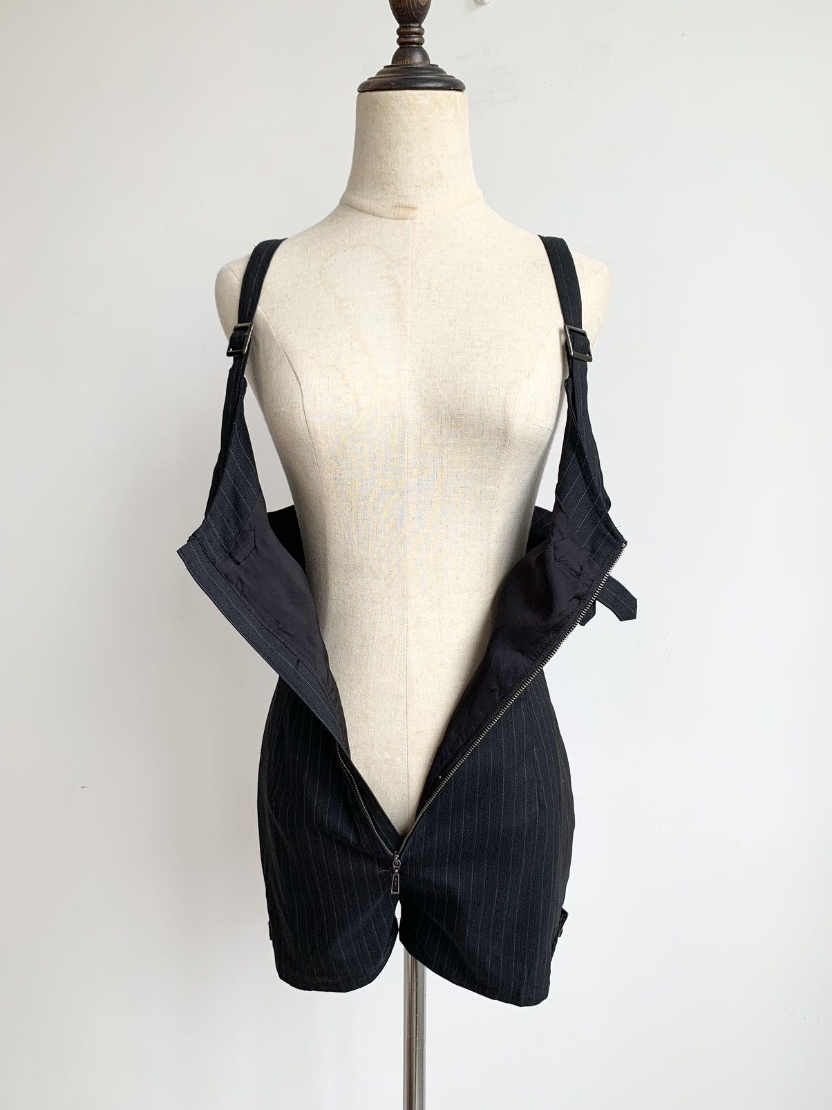 Japanese Brand Alice Auaa Gothic Pinstripe Romper Size 27" / US 4 / IT 40 - 7 Thumbnail