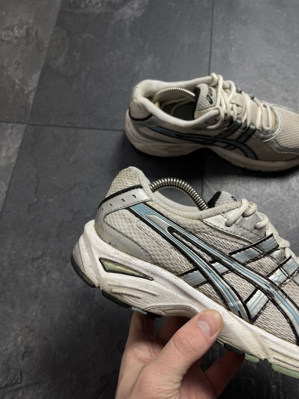 Asics Vintage asics rare low top hype sneakers Size US 6 / EU 39 - 2 Thumbnail