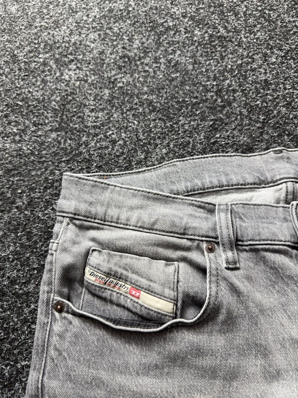 Diesel 00s Luxury Y2K Diesel Washed Grey Denim Jeans tapered Fit Size US 33 - 8 Thumbnail
