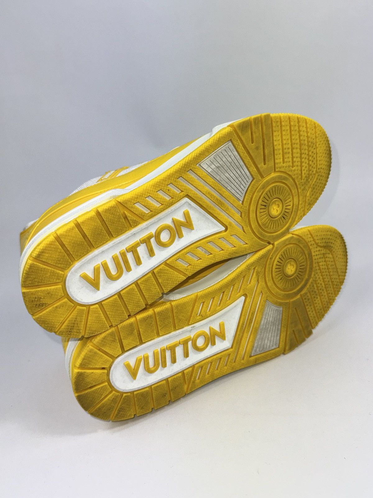Louis Vuitton CLASSIC MONOGRAM SNEAKERS Size US 9 / EU 42 - 4 Thumbnail