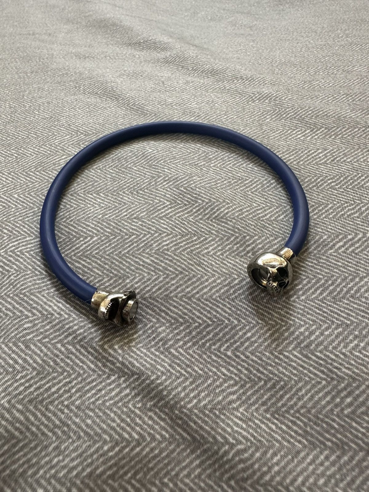 Alexander McQueen Alexander McQueen Rubber Skull Cord Bracelet Size ONE SIZE - 2 Thumbnail