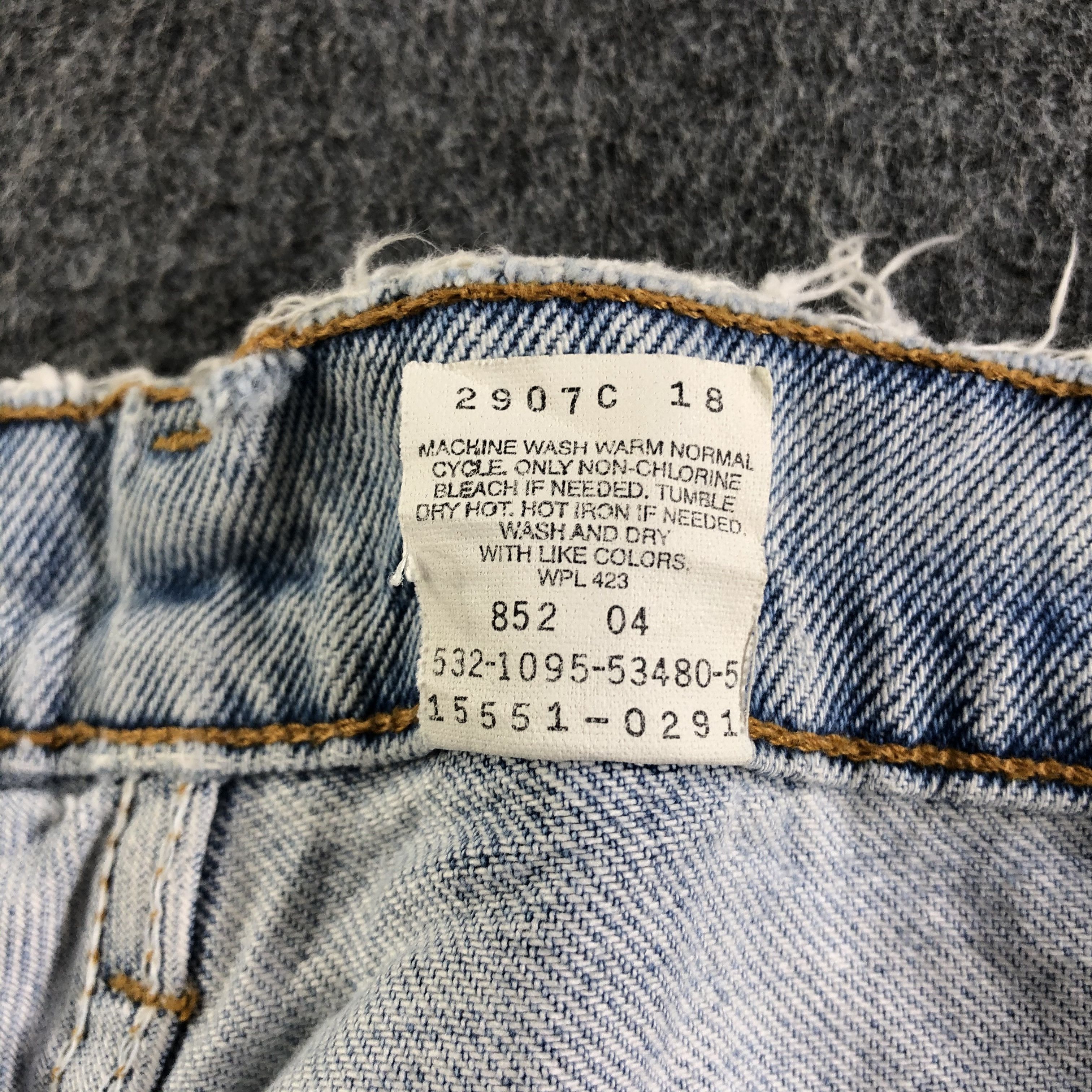Levi's 90s Vintage Light Wash Levis 551 Jeans-J3310 Size US 31 - 12 Thumbnail