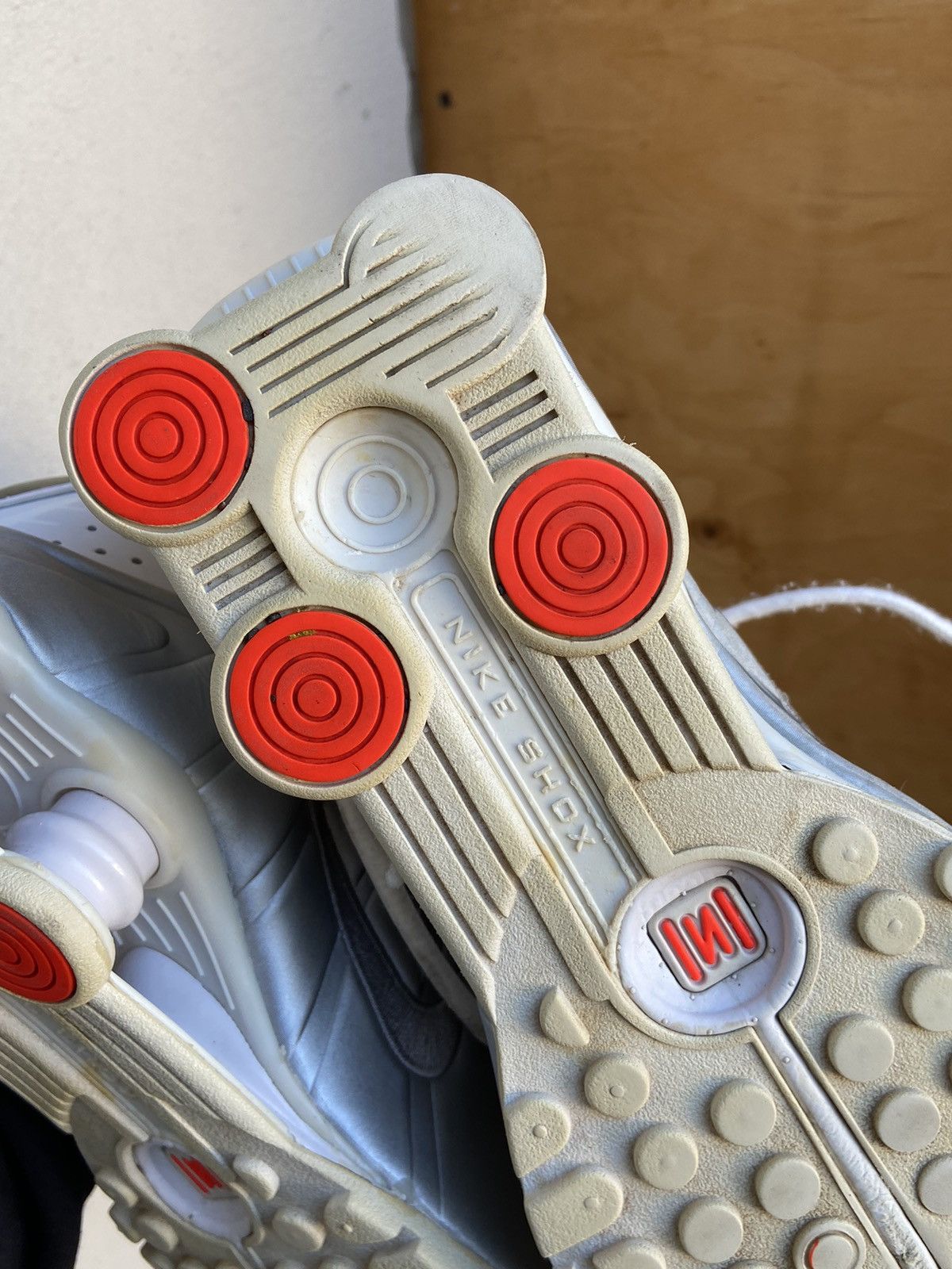 Nike NIKE SHOX R4 WHITE BQ4000-100 Low Top Sneakers Size US 8 / IT 38 - 11 Thumbnail