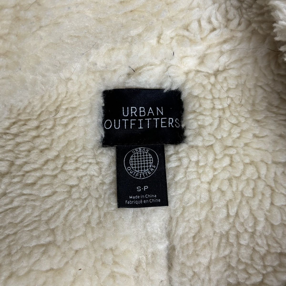 Urban Outfitters Urban Outfitters Sherpa Lined Patent Leather Aviator Jacket Size S / US 4 / IT 40 - 7 Thumbnail