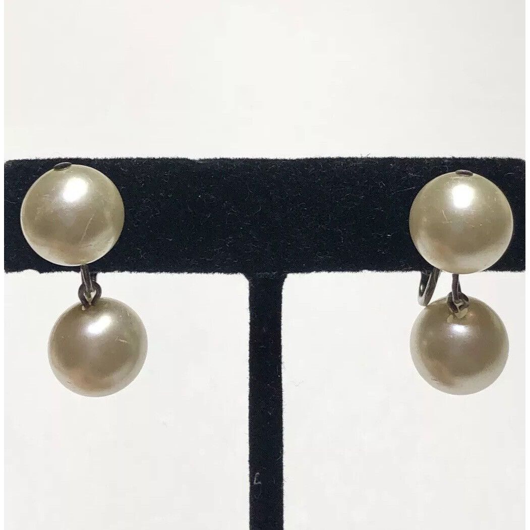 Vintage Richelieu faux pearl dangle double pearl vintage earrings Size ONE SIZE - 1 Thumbnail