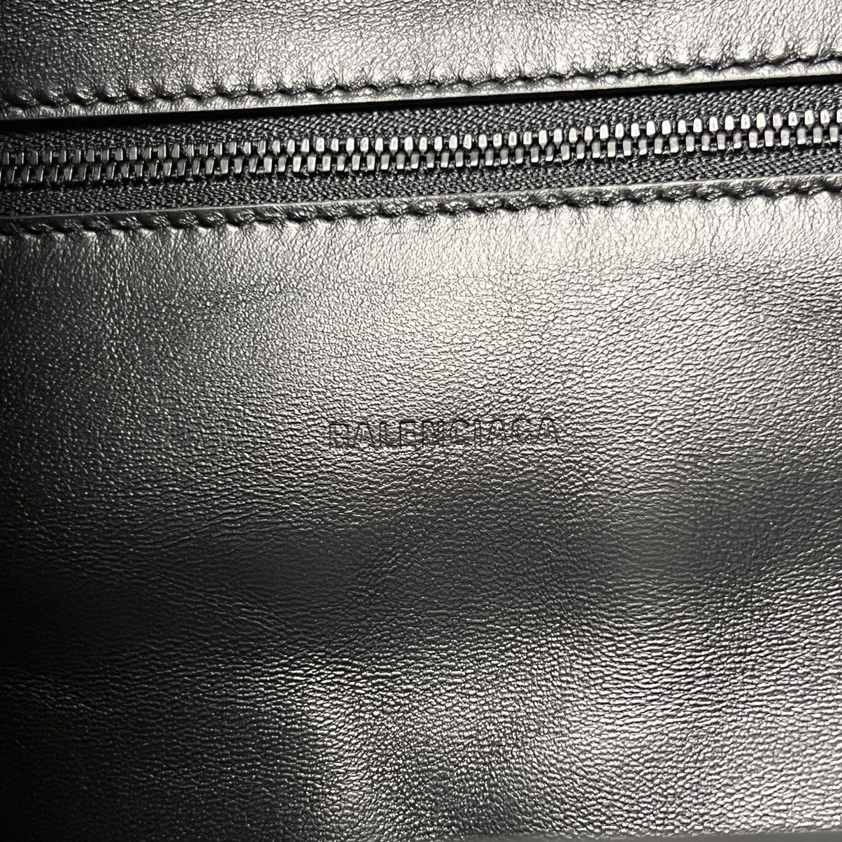 Balenciaga Super Rare Balenciaga SS23 Runway Large Glove Leather Bag Size ONE SIZE - 6 Thumbnail