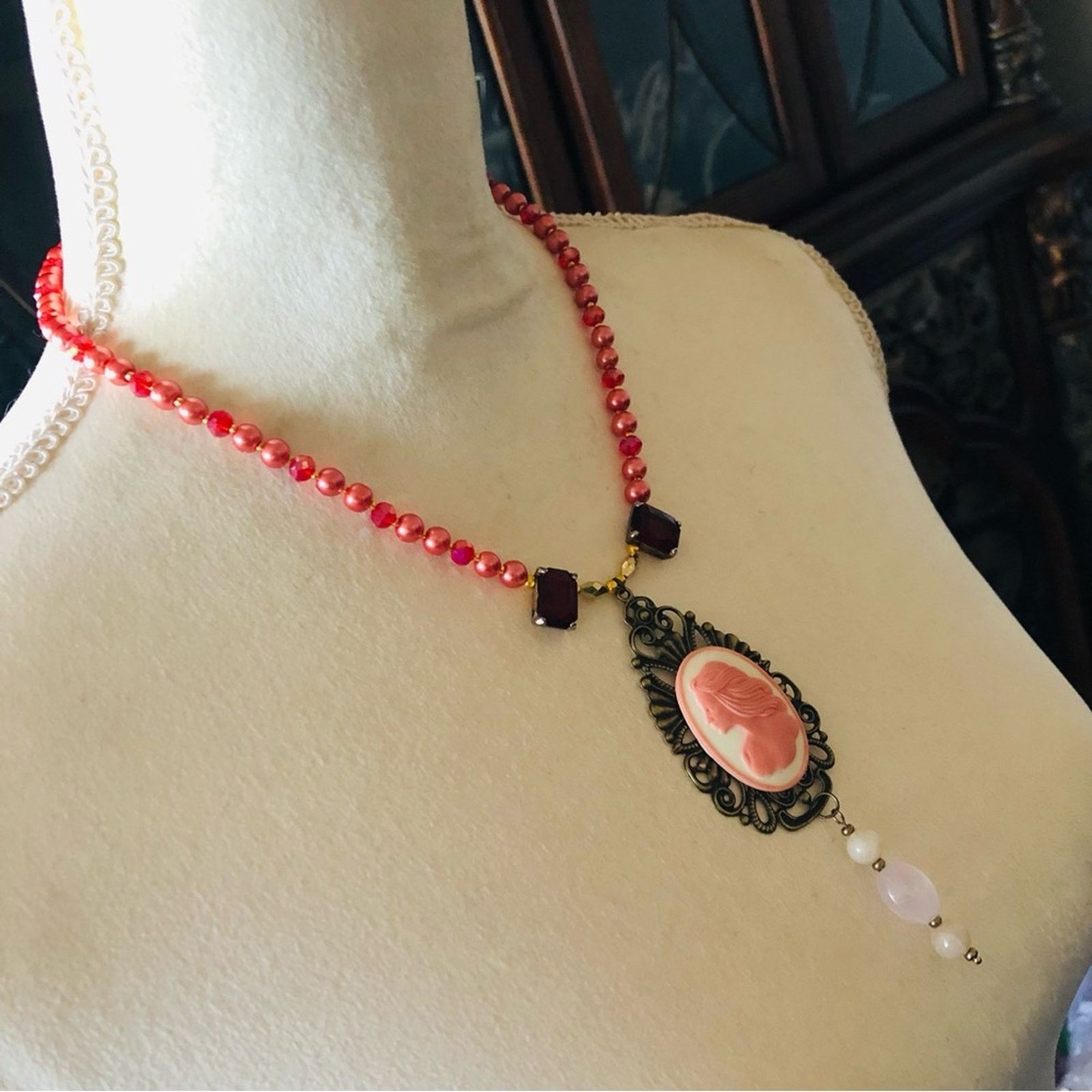 Handmade Handcrafted repurpose pink lady cameo quartz Pearl necklace Size ONE SIZE - 2 Thumbnail