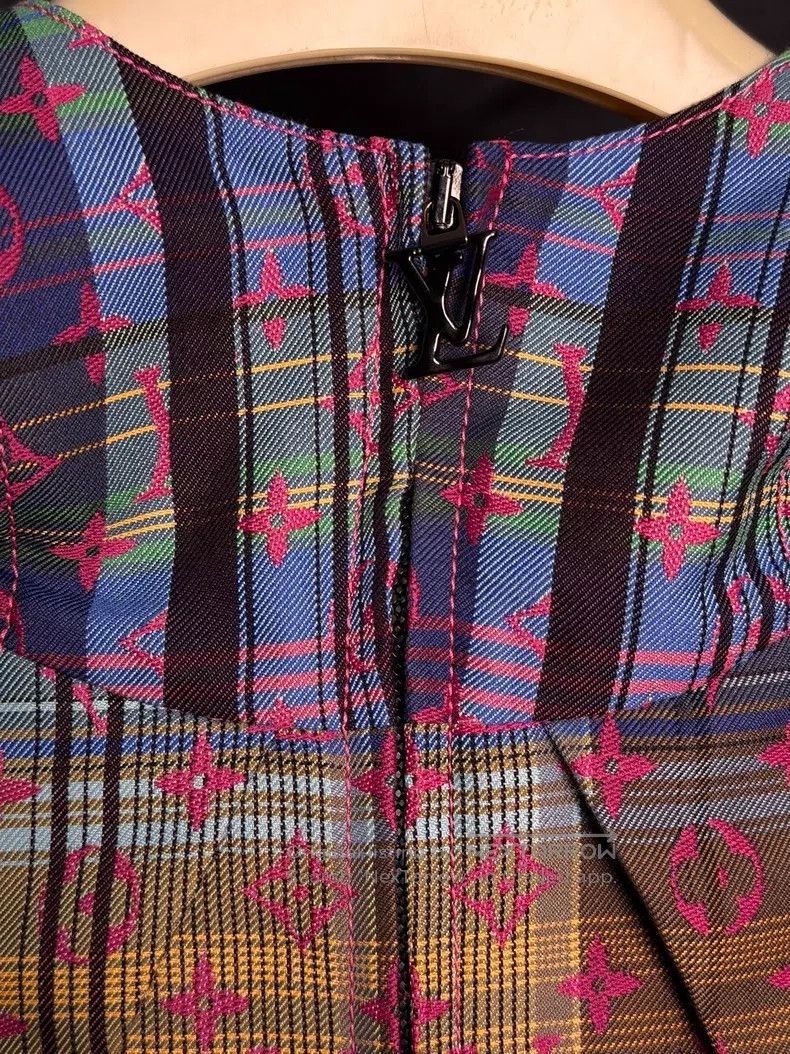 Louis Vuitton Louis Vuitton Made in Italy Colorful Plaid Hooded Jacket Size US S / EU 44-46 / 1 - 2 Thumbnail