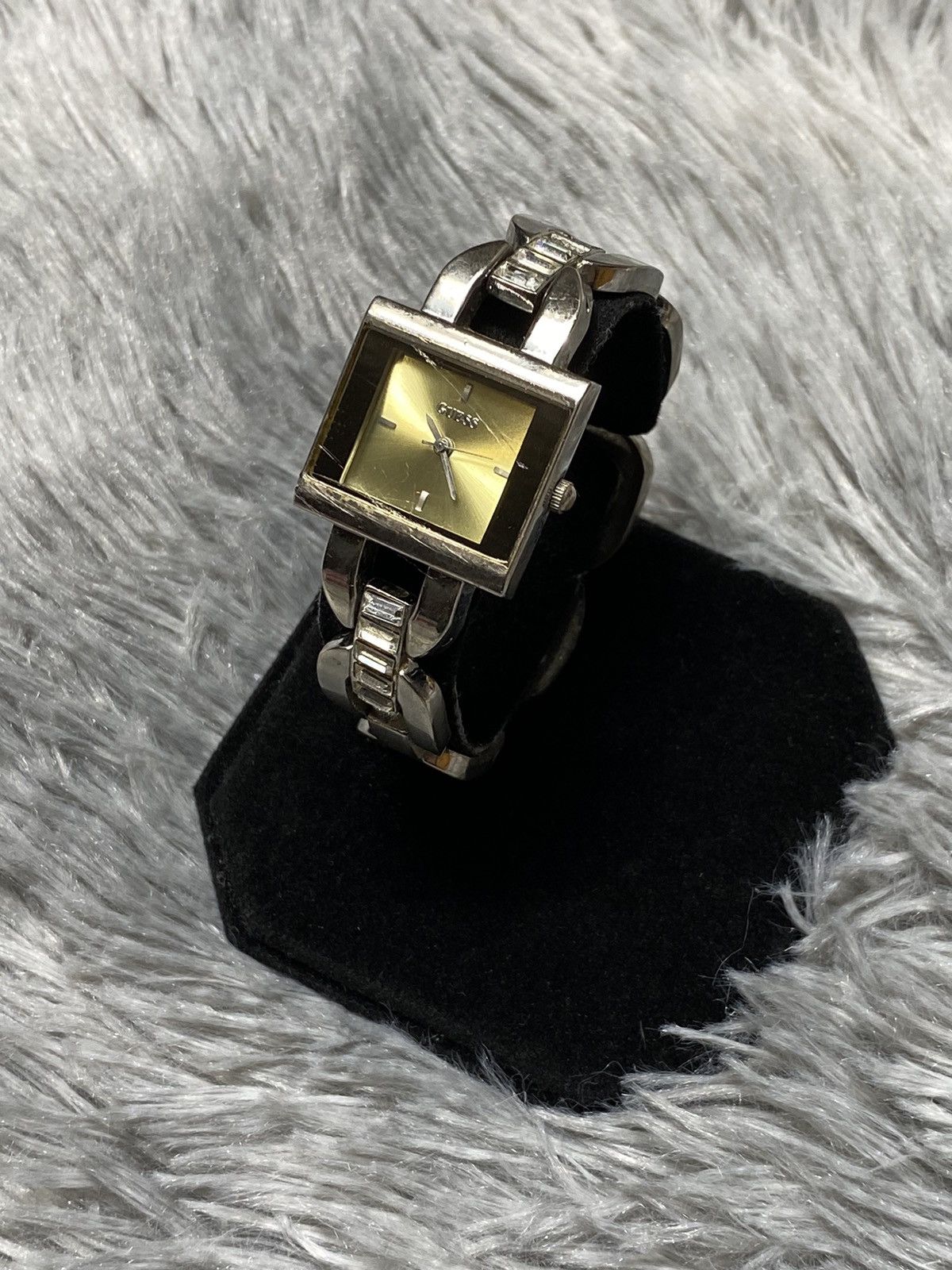 Guess × Japanese Brand × Vintage Golden Radiance Guess Watch | Japanese Brand Size ONE SIZE - 16 Thumbnail