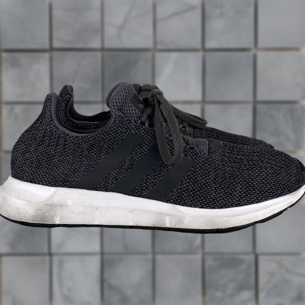 Adidas Adidas Original Sneakers Swift Run Men’s Size 9 Running Sneakers Carbon Black Sneaker Adidas Running Men Black 2019 Size US 9 / EU 42 - 1 Thumbnail