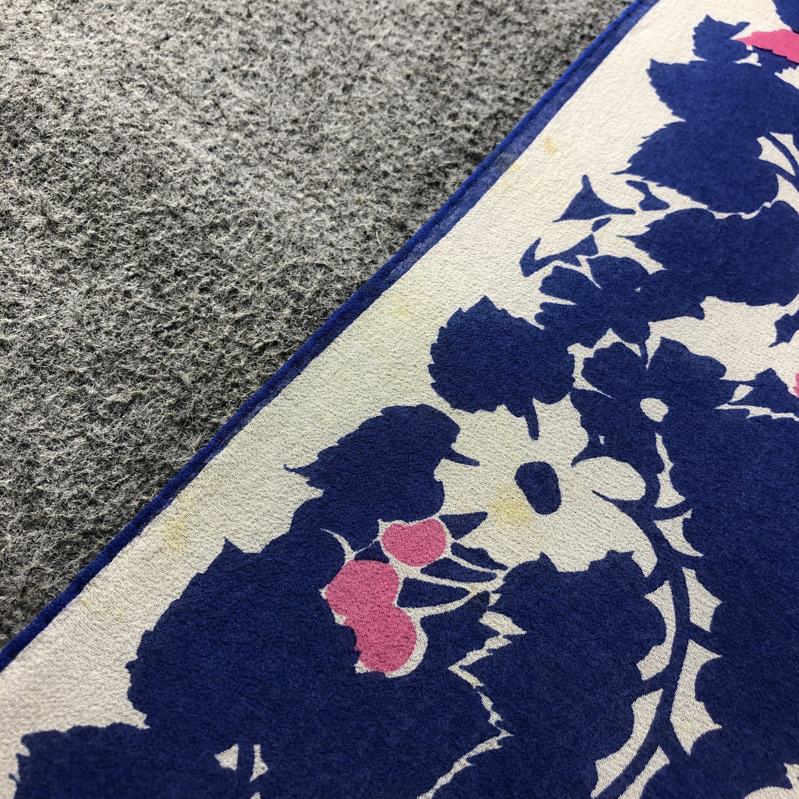 Vintage Vintage Luxury Floral Hand Rolled Silk Scarf M1295 Size ONE SIZE - 8 Thumbnail