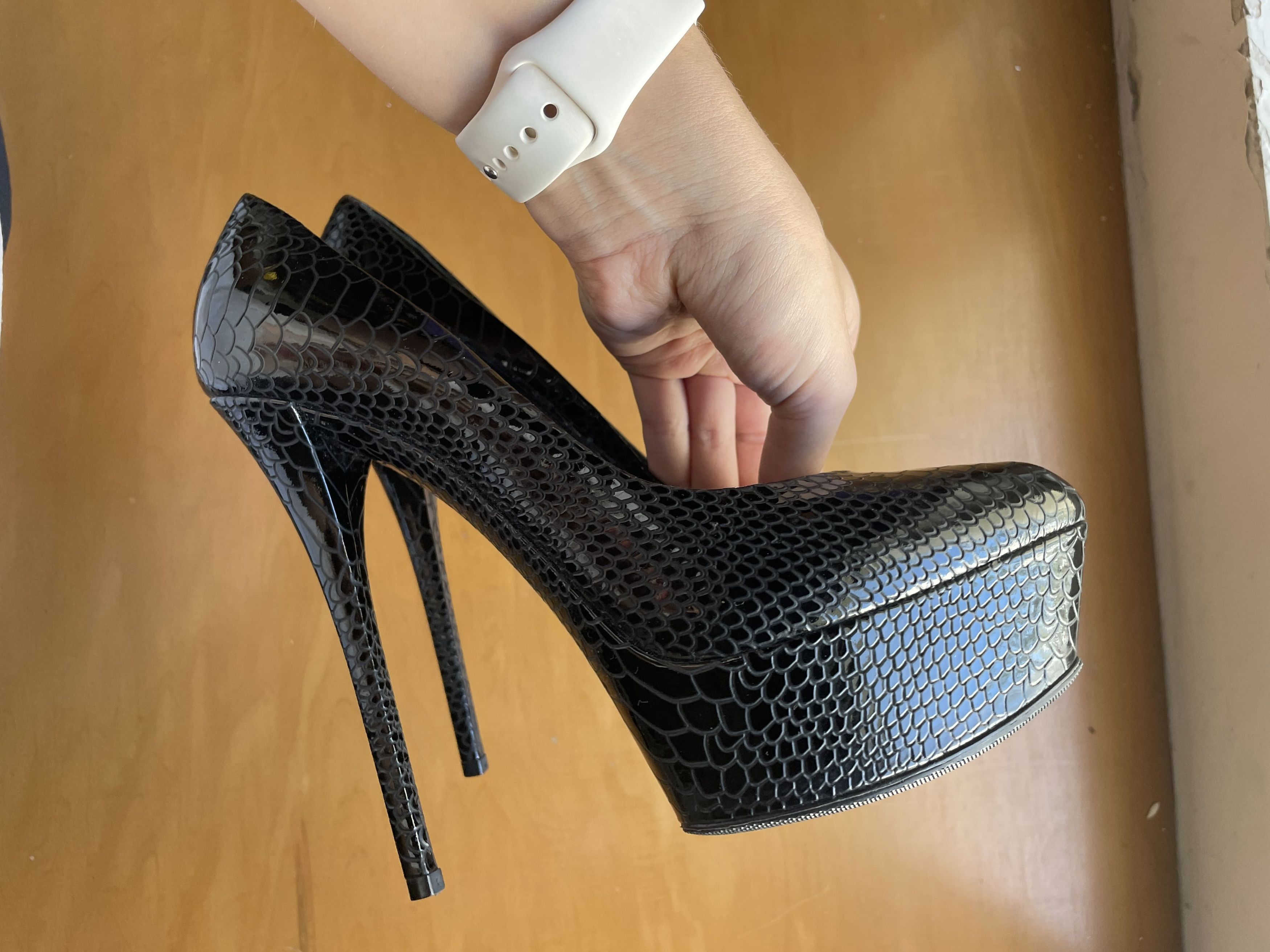 Casadei Casadei Platform Pump Black Croc Size US 6.5 / IT 36.5 - 8 Thumbnail