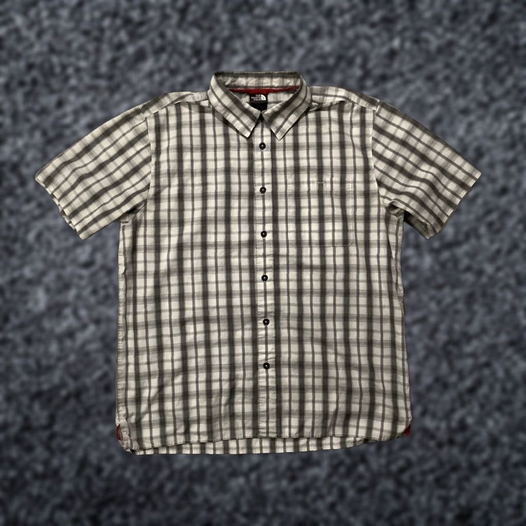 The North Face VINTAGE The North Face Shirt Plaid Short Sleeve Pocket Mens L Gray White Button-Down Collared Size US L / EU 52-54 / 3 - 1 Thumbnail