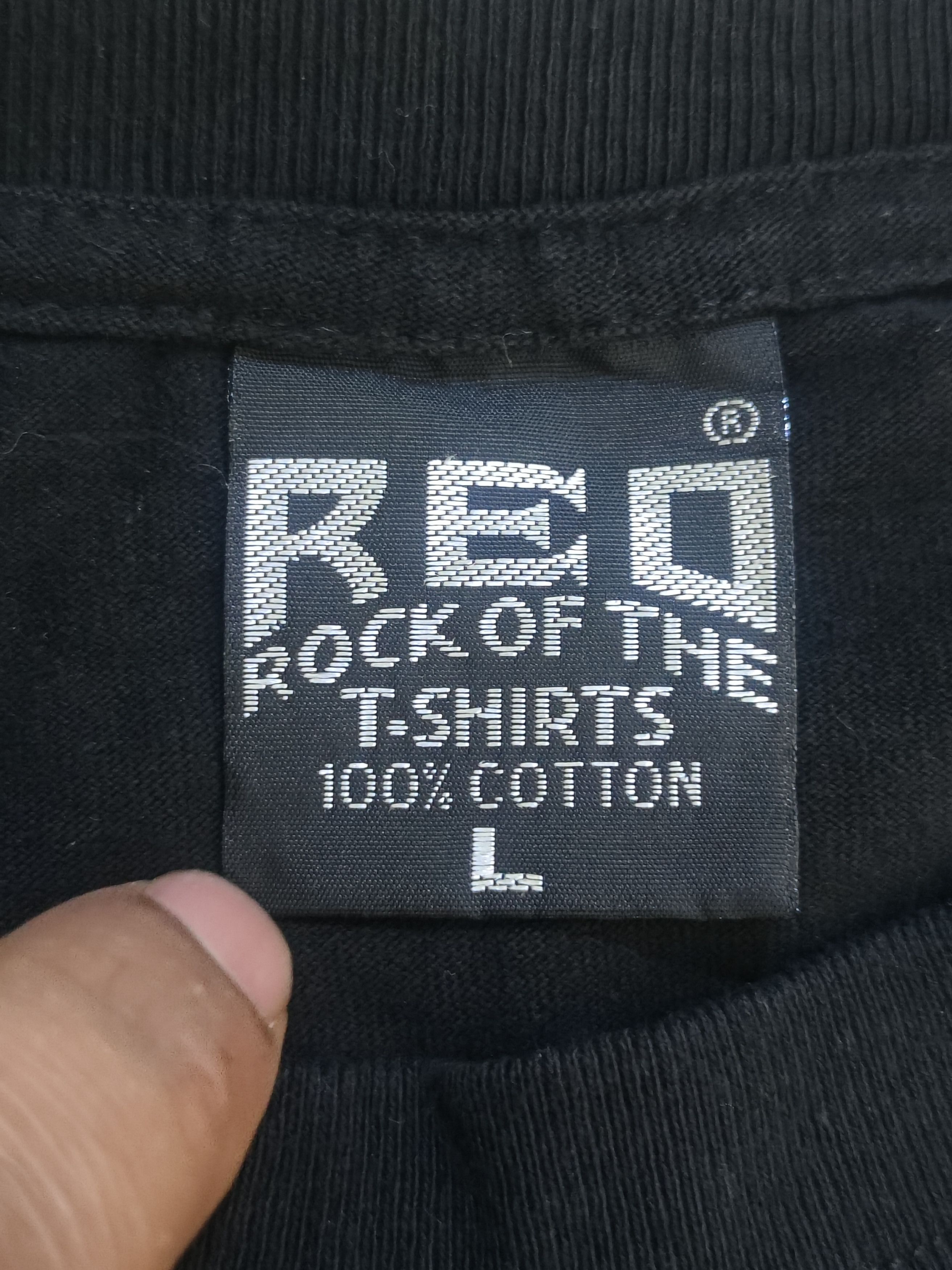 Other Red Rock of the tshirt black size L Size US L / EU 52-54 / 3 - 5 Thumbnail
