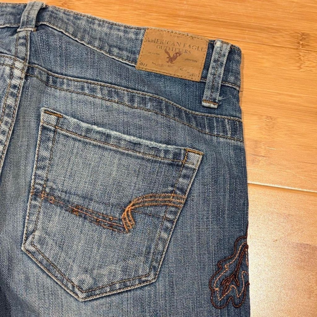 American Eagle Outfitters Distressed American Eagle low rise flare jeans embroidered Size 26" / US 2 / IT 38 - 7 Thumbnail