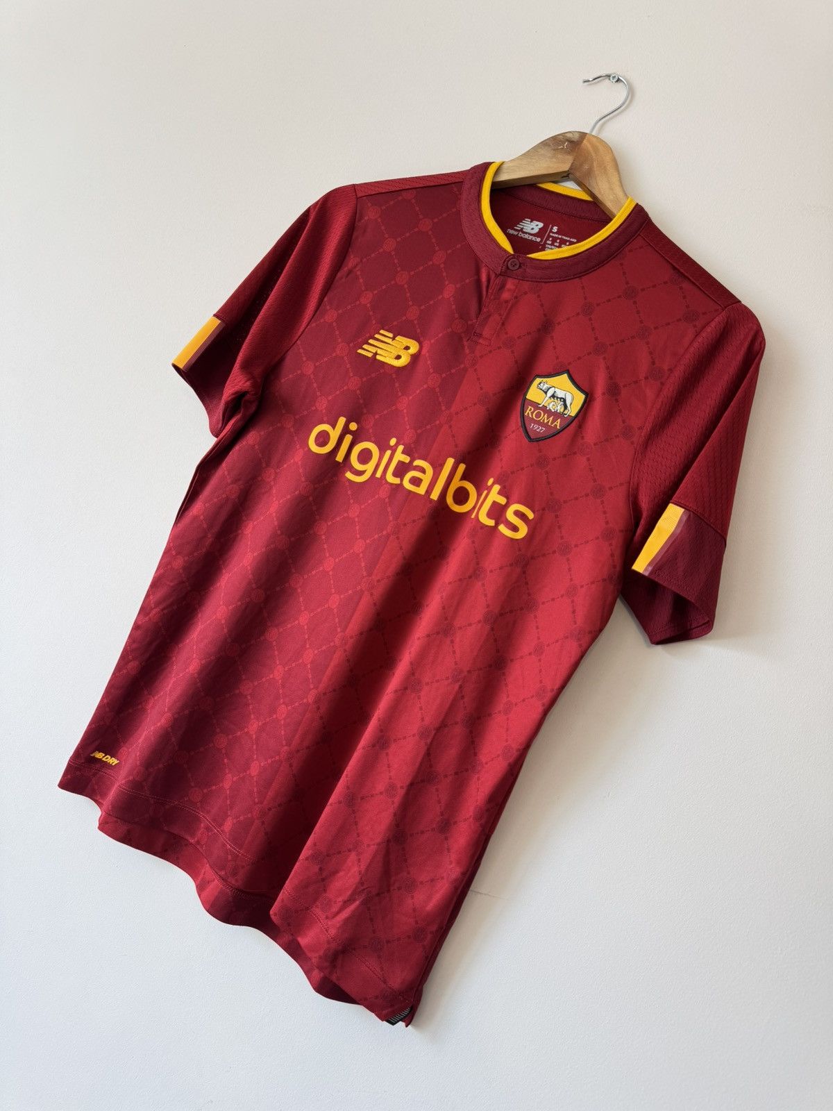 New Balance Roma 2022-2023 Home Soccer Jersey Football Shirt Red Kit Size US S / EU 44-46 / 1 - 3 Thumbnail