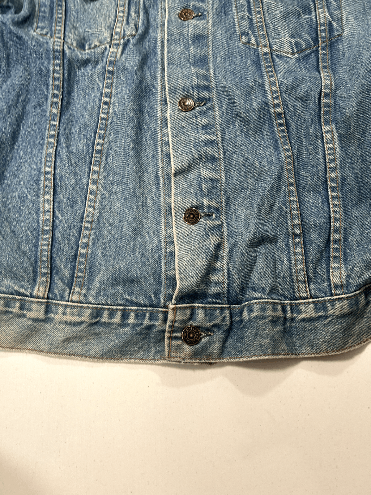 Levi's Vintage 90s Levi's Denim Medium Wash Button Up Jacket Size Size US L / EU 52-54 / 3 - 5 Thumbnail