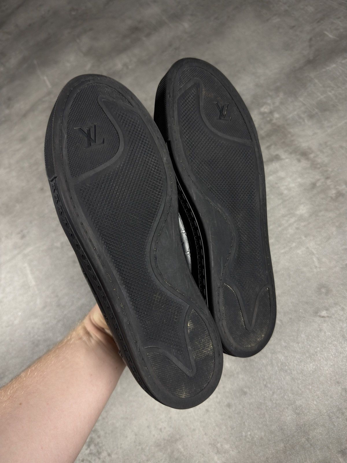 Louis Vuitton Louis Vuitton Monogram Low-Top Sneakers – Black Size US 7 / EU 40 - 6 Thumbnail