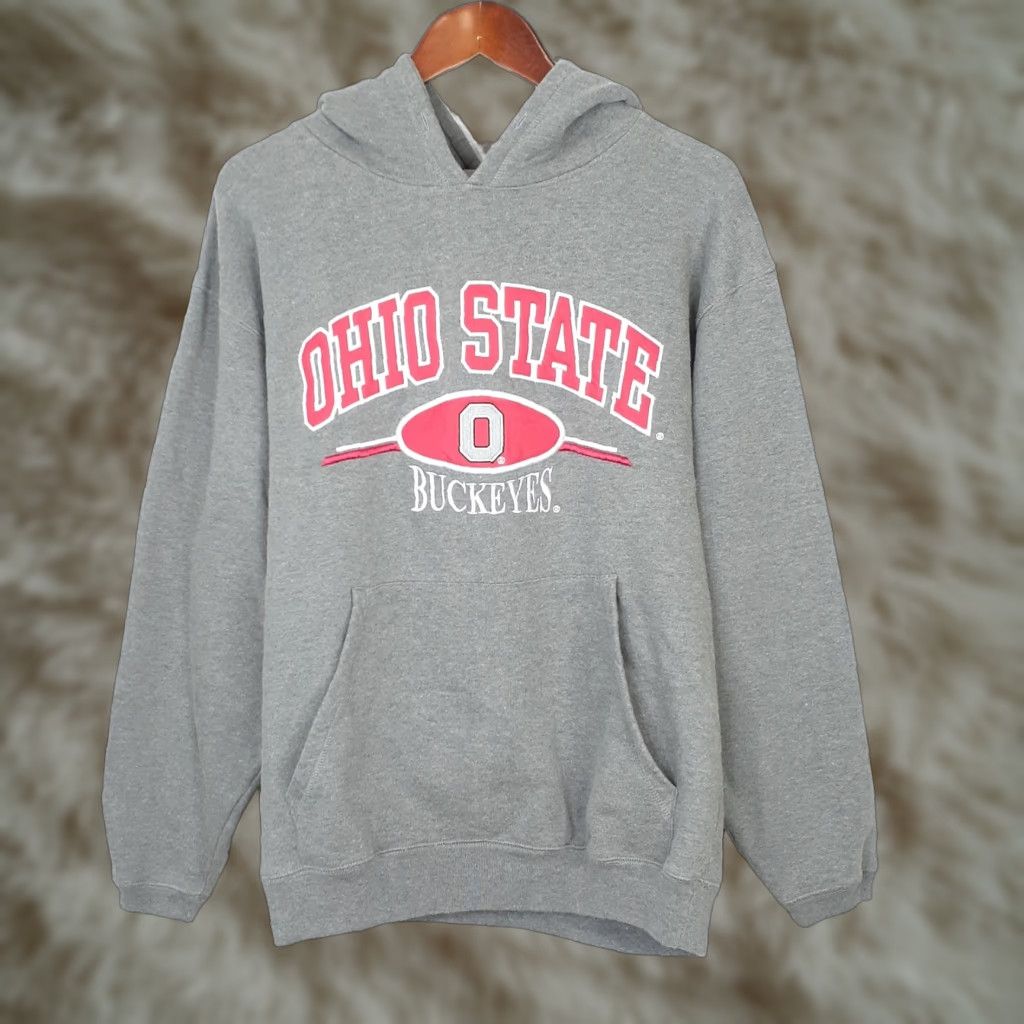 Vintage VINTAGE Ohio State Buckeyes Varsity Athletic Cadre Hoodie Embroidered Medium Gray Unisex Adults M Long Sleeve Pullover"> Size US M / EU 48-50 / 2 - 1 Thumbnail