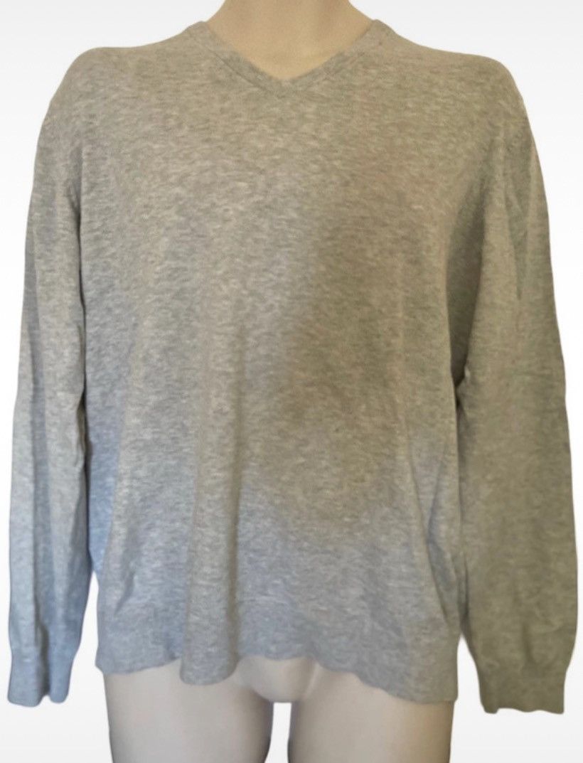 Uniqlo Grey UNIQLO V neck Uniqlo mens knit jumper size L Size US L / EU 52-54 / 3 - 1 Thumbnail