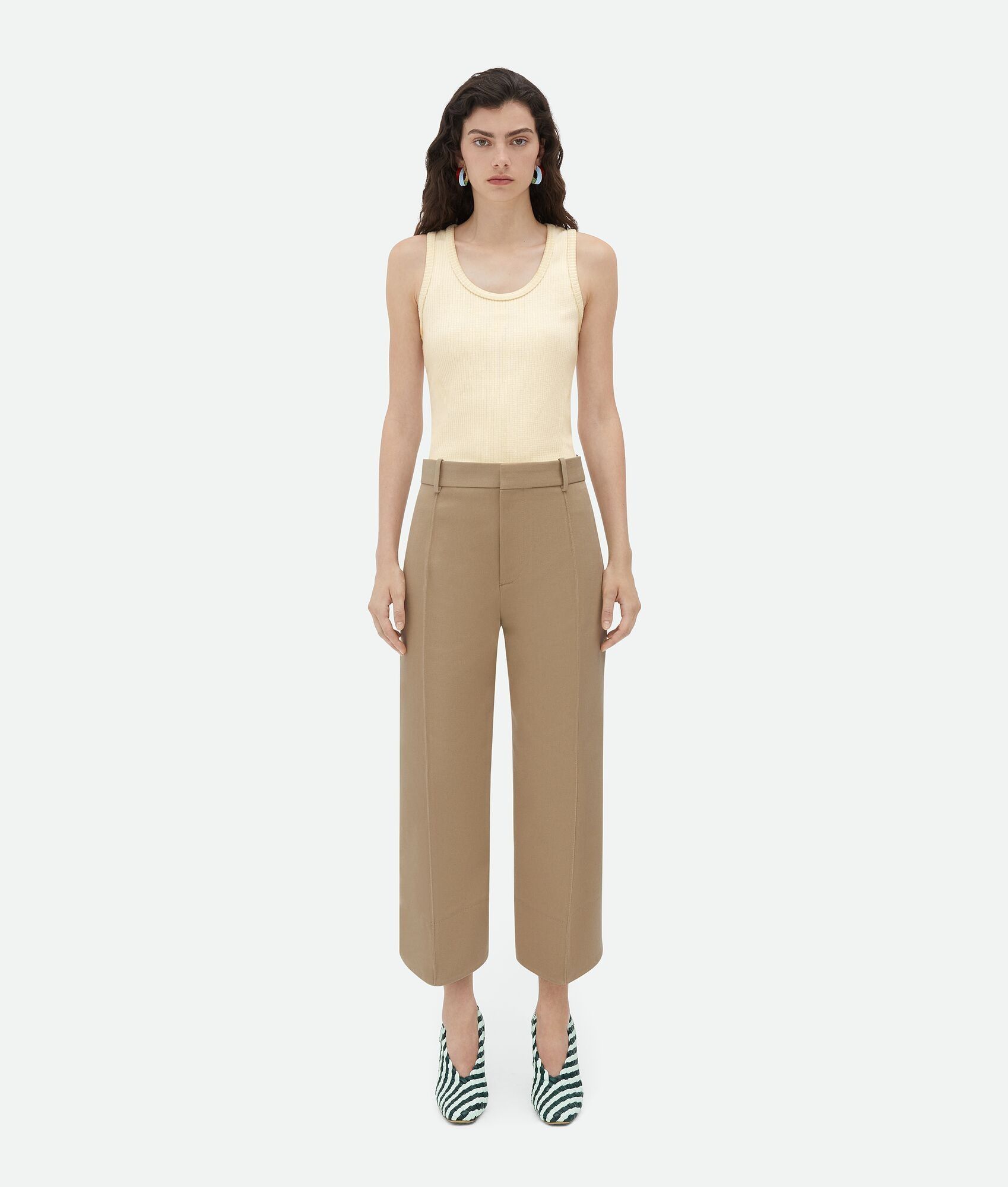 Bottega Veneta o1w1db10925 Curved Cotton Trousers in Beige Size 28" / US 6 / IT 42 - 1 Thumbnail