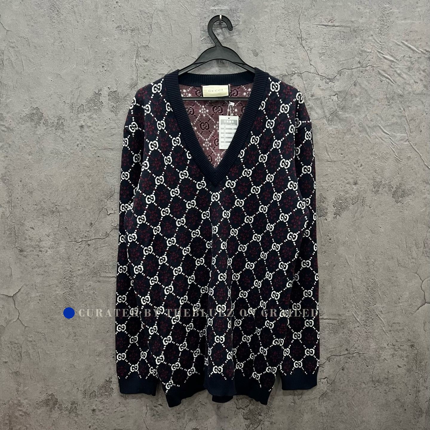 Gucci Gucci Snowflake Print V-Neck Knit Sweater Size M / US 6-8 / IT 42-44 - 1 Thumbnail