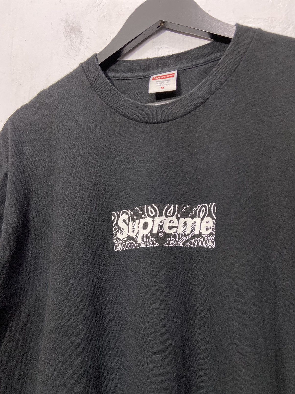 Supreme Supreme Font Bandana Logo Box Tshirt Size US M / EU 48-50 / 2 - 2 Thumbnail