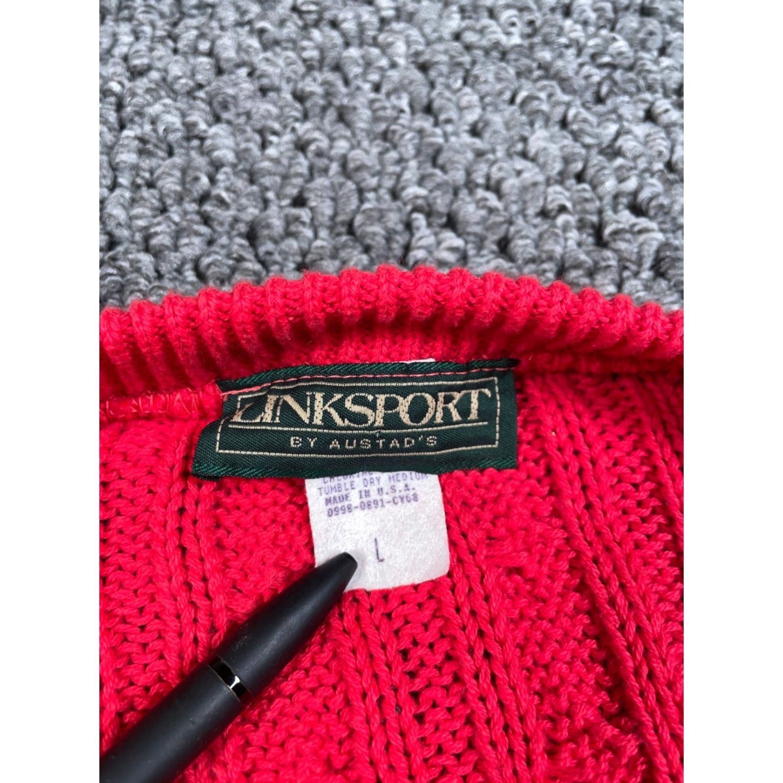 Vintage VINTAGE Preppy Cable Knit V-Neck Sweater Vest Men Large Red Cotton USA Made Austad Linksport by Austad's Size US L / EU 52-54 / 3 - 3 Thumbnail