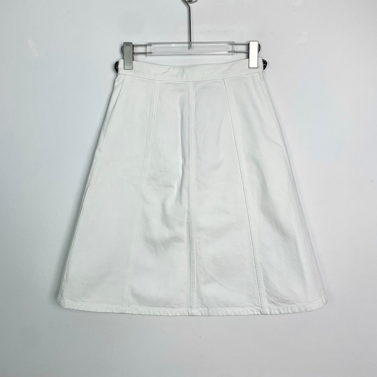 Louis Vuitton Louis Vuitton White A-Line Button-Front Skirt With Bow Size 25" / US 0 / IT 36 - 2 Thumbnail