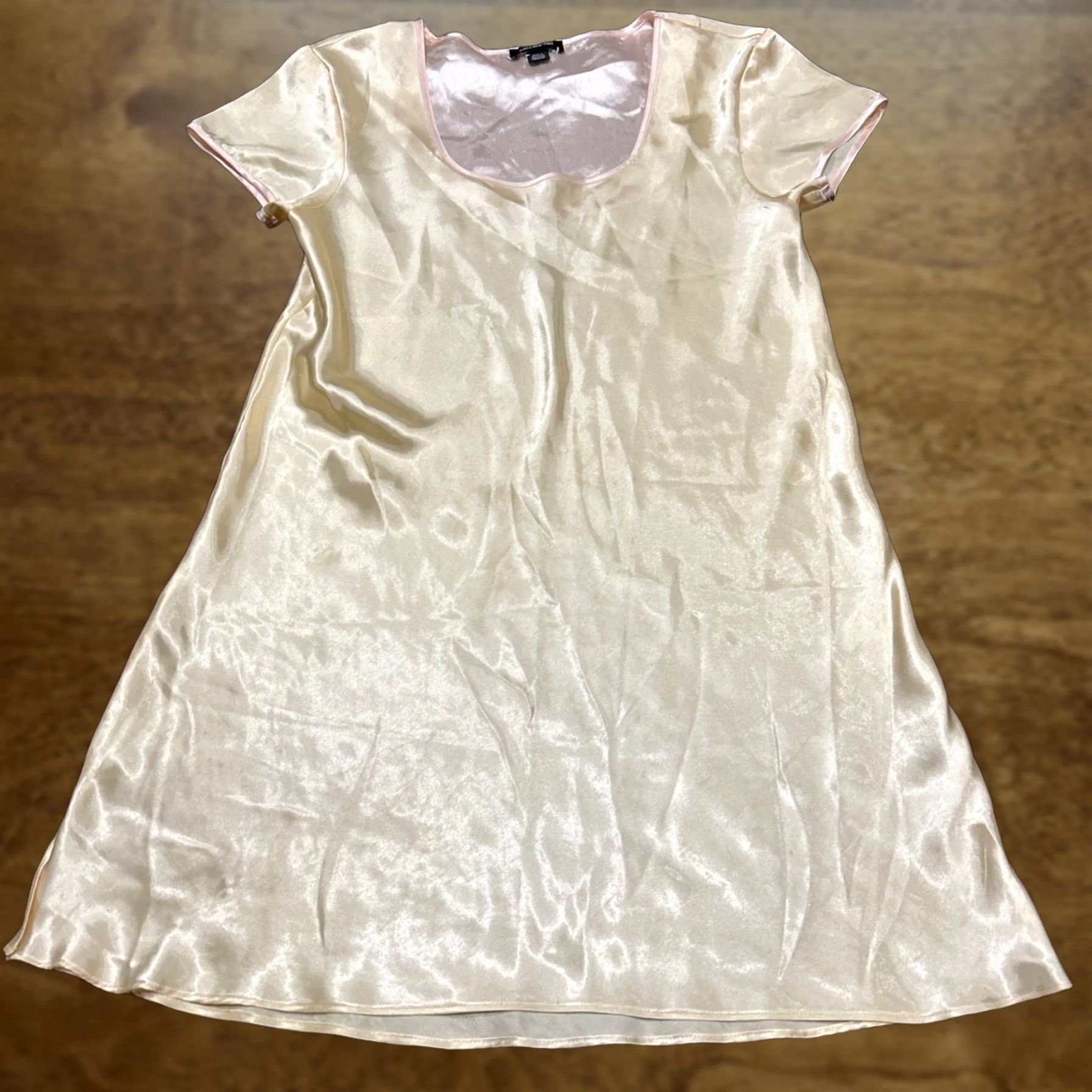 Jones New York VINTAGE Jones New York Satin Short Sleeve Nightgown M Yellow Chemise Gown Women Satin Light Weight 33” 19” Chest Size 32" / US 10 / IT 46 - 1 Thumbnail