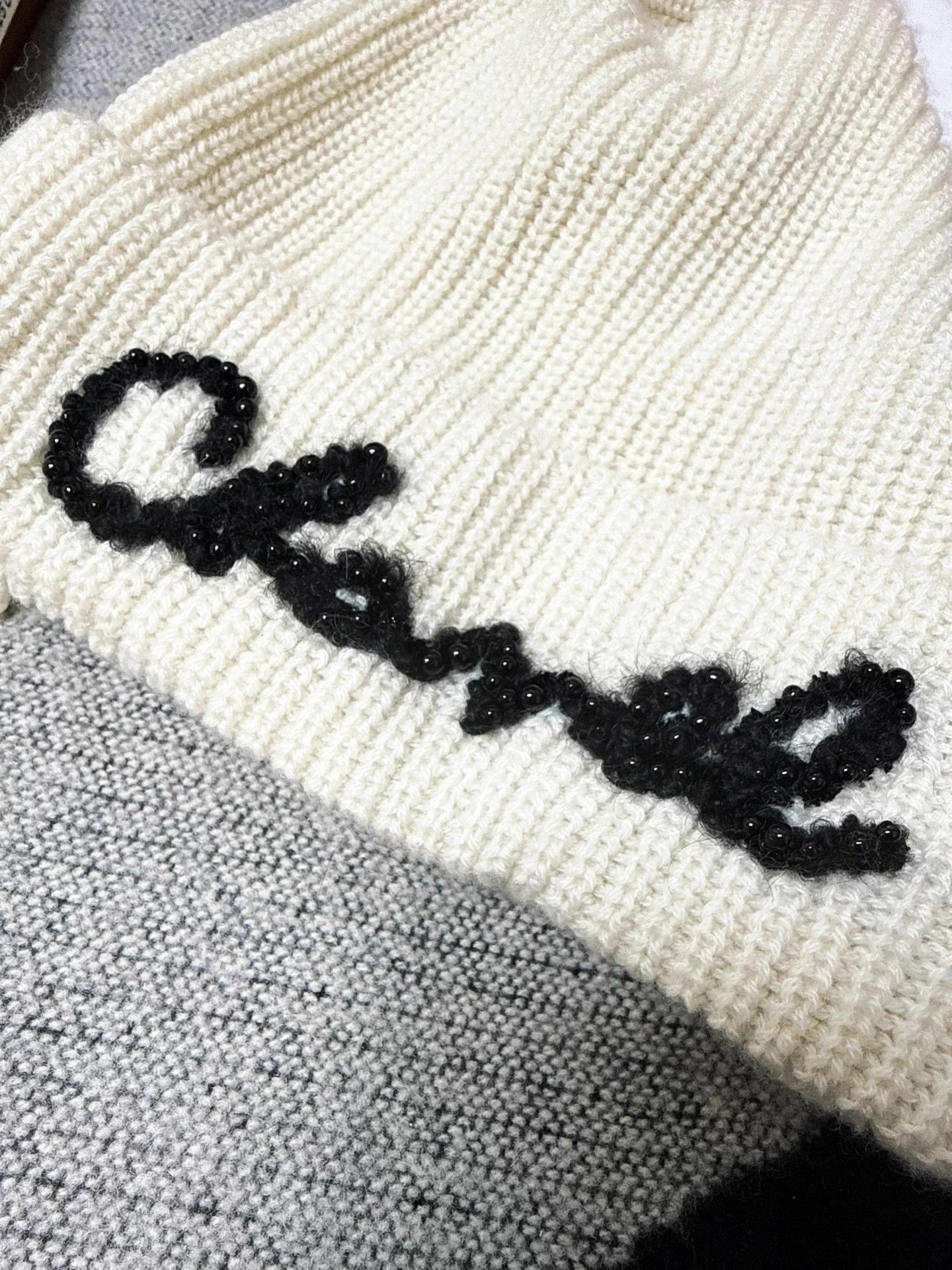 Chanel Chanel 21A White Black Pearl Emb Logo Beanie Size ONE SIZE - 3 Thumbnail