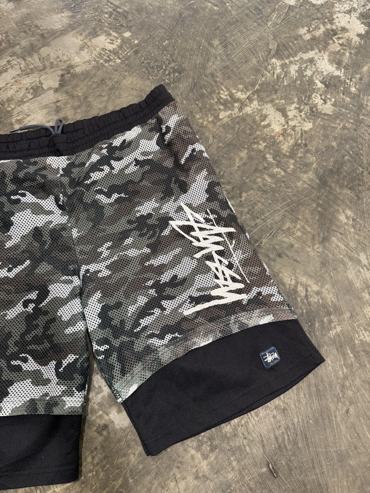 Stussy VINTAGE 90’S STUSSY CAMO SHORT PANTS Size US 34 / EU 50 - 2 Thumbnail