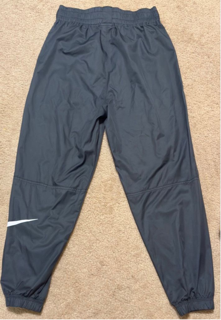Nike Nike Black sweatpants size Small +Big Poclets Size US 28 / EU 44 - 2 Thumbnail