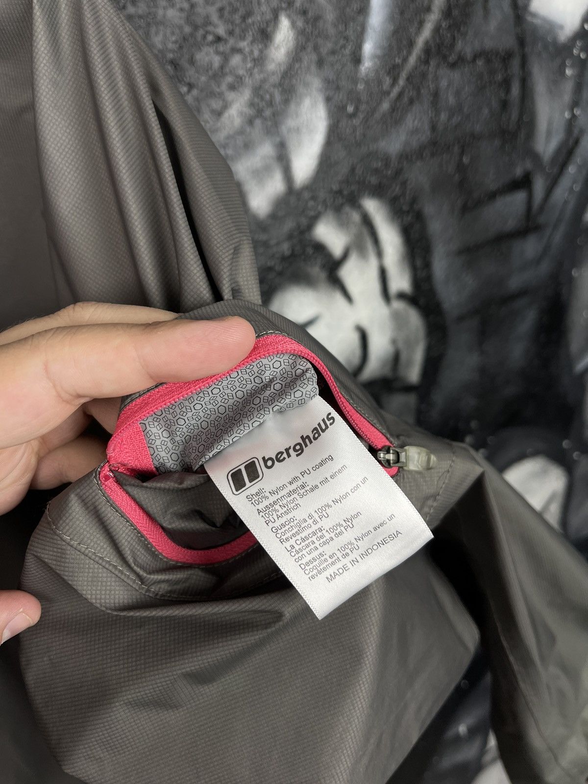 Berghaus Berghaus AQ 2.5 Raincoat Anorak Jacket Woman’s Size 18 Size XL / US 12-14 / IT 48-50 - 16 Thumbnail