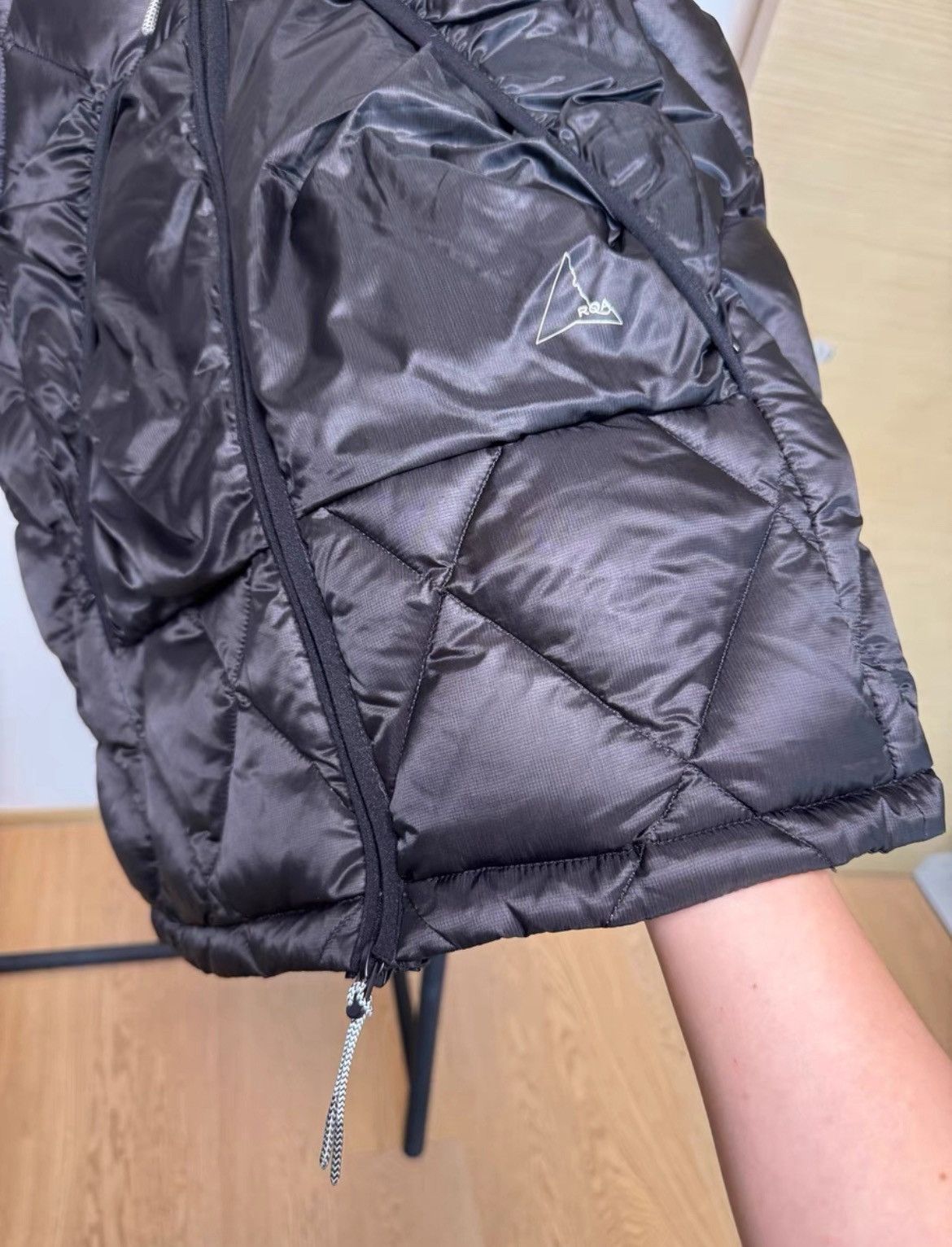 ROA Roa hiking light down vest gilet puffer jacket Size US S / EU 44-46 / 1 - 4 Thumbnail