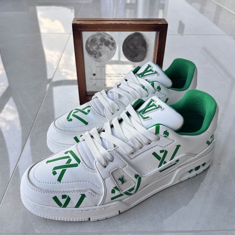 Louis Vuitton Louis Vuitton White and Green Casual Sneakers 0079 Size US 11 / IT 41 - 1 Thumbnail