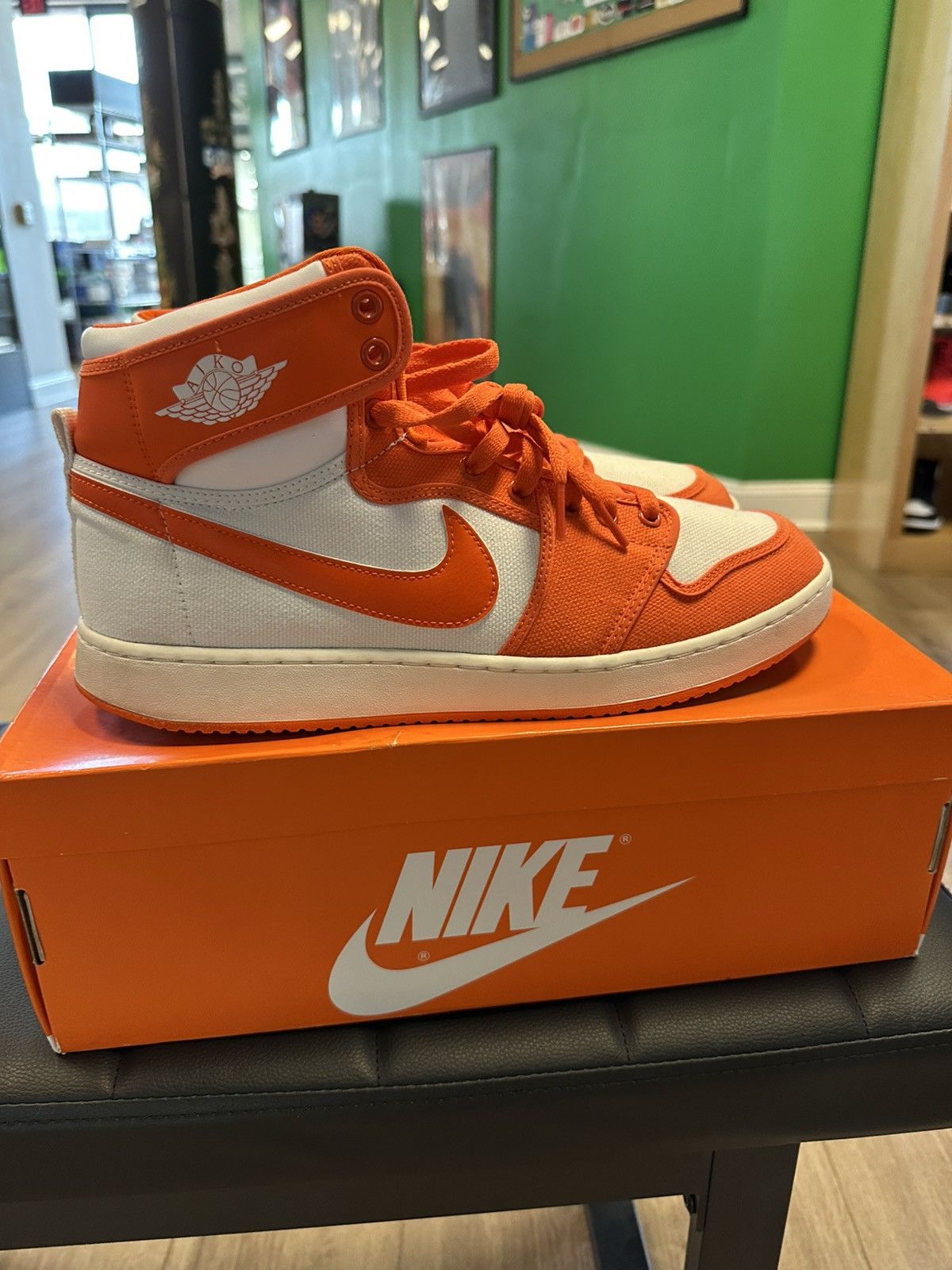 Nike Jordan 1 Retro Size US 12 / EU 45 - 3 Thumbnail