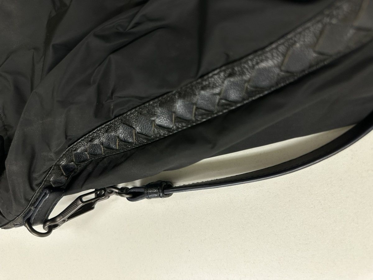 Bottega Veneta Bottega veneta 2000s nylon leather flip bag in dark navy Size ONE SIZE - 7 Thumbnail