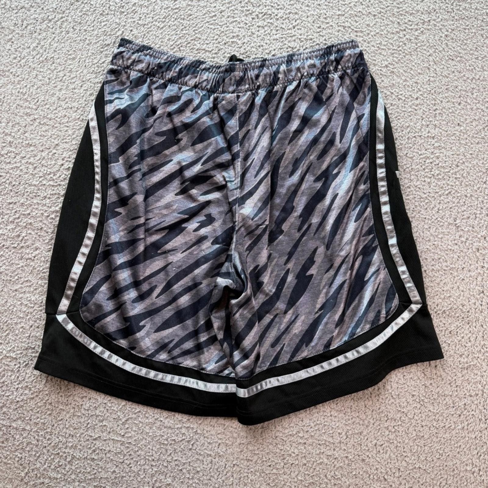 JW Anderson AND1 Mens Grey Black Tiger Stripe Basketball Shorts L Size US 34 / EU 50 - 2 Thumbnail