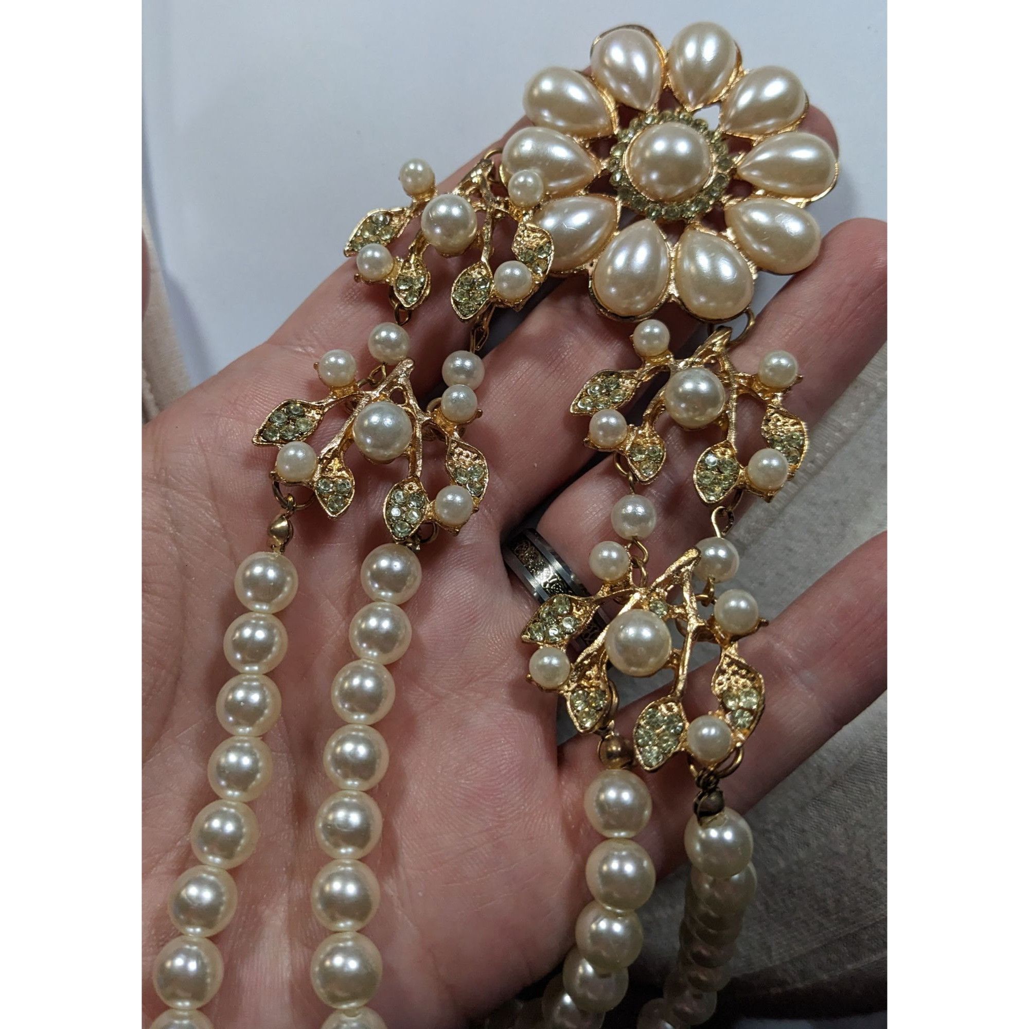Other Elegant Glam Floral Faux Pearl And Rhinestone Necklace Size ONE SIZE - 5 Thumbnail