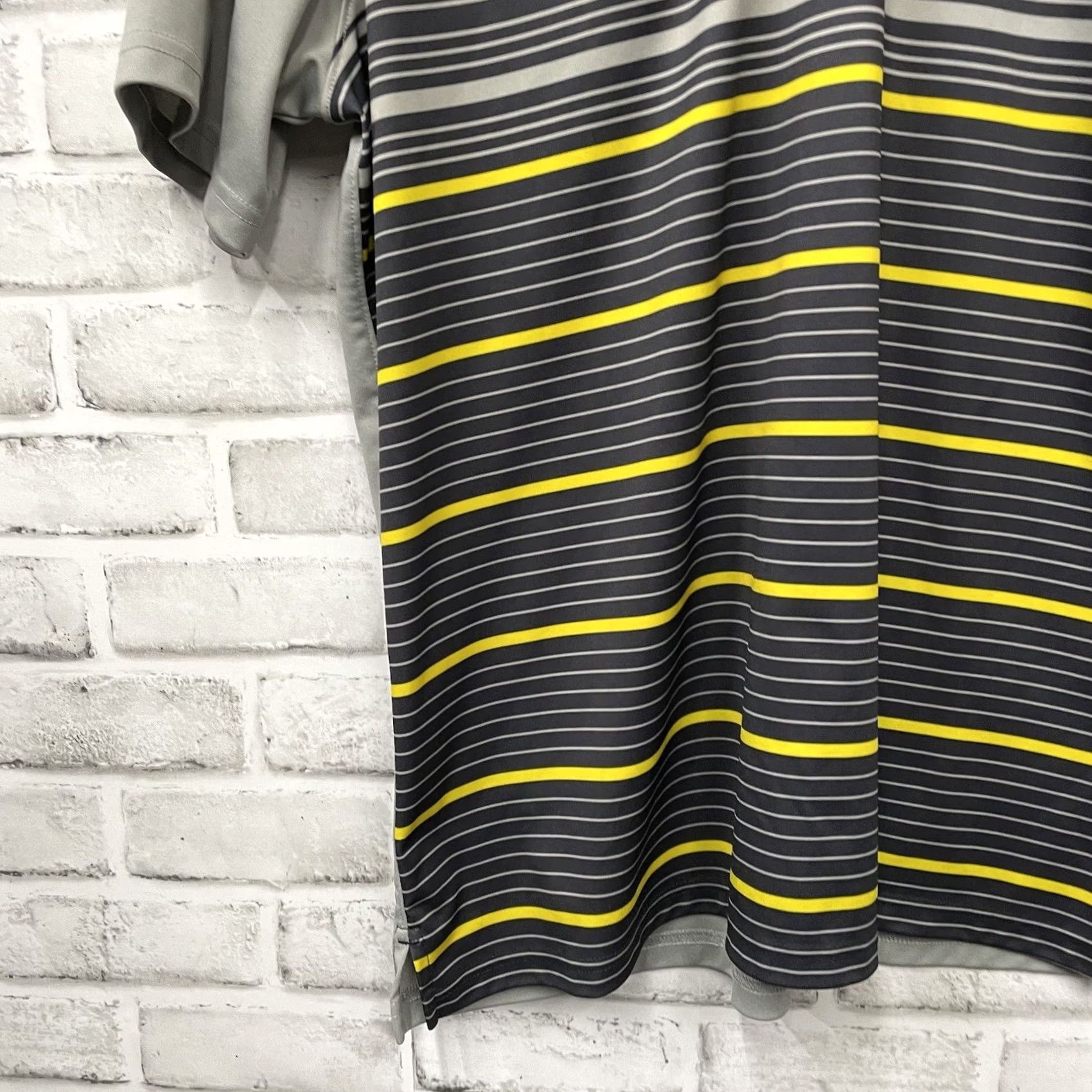Oakley VINTAGE Oakley Country Club Polo Shirt Mens M Gray Striped Athletic Stretchy Shirt Size US M / EU 48-50 / 2 - 3 Thumbnail